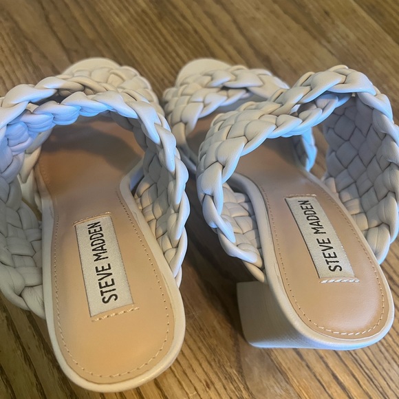 Sandals.. worn one time. Perfect condition - Picture 9 of 9